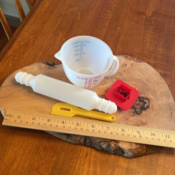 4 Piece Vintage Tupperware Mini Mix It Children's Mixing Set - Picture 4 of 4